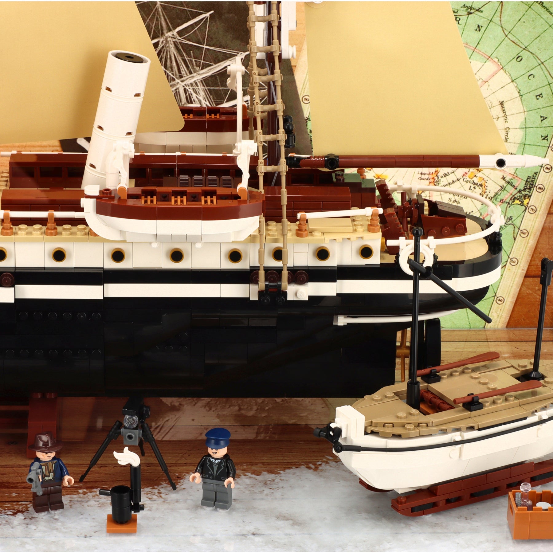 LEGO 10335 The Endurance and Shackleton’s Lifeboat 40729 - Display Case - Special Edition